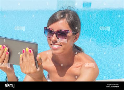 Bikini Selfie Fotografías E Imágenes De Alta Resolución Alamy