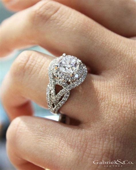 Halo Engagement Rings Really Are Amazing Image 5060703935