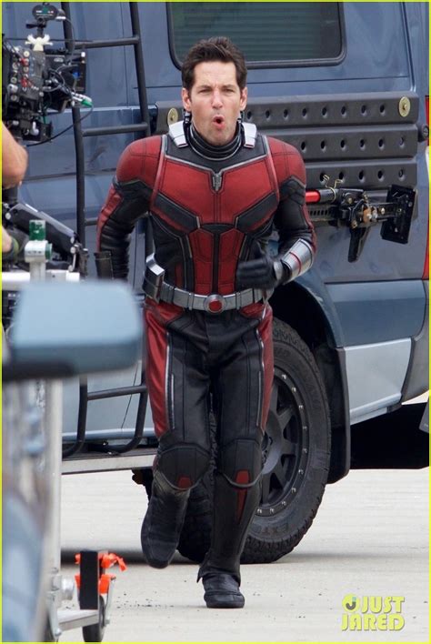 Пол сти́вен радд — американский актёр, комик, сценарист и продюсер. Paul Rudd Runs in Costume on the Set of 'Ant-Man and The ...