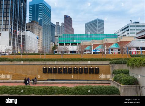 Underground Atlanta On Peachtree Fountains Plaza Stock Photo Alamy