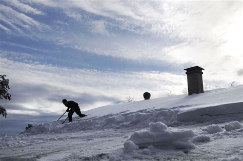 1st Snowstorm Of 2014 Descends On New England Ny