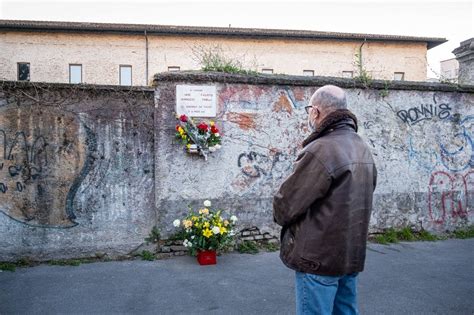 Fausto E Iaio A Milano La Commemorazione Dellomicidio Dei Due Giovani