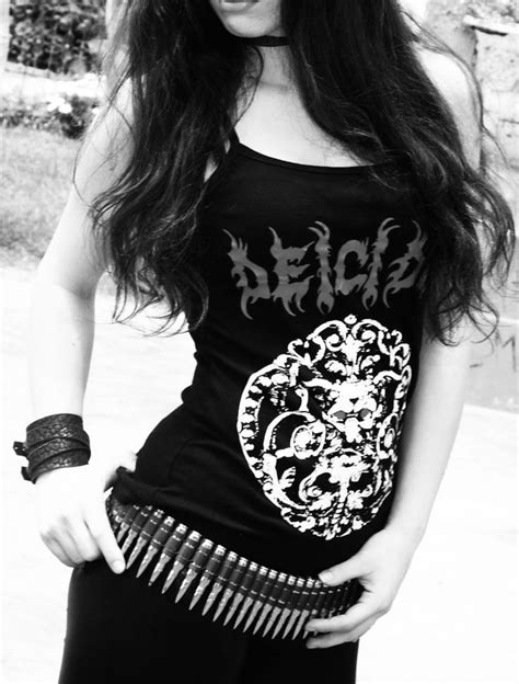 Pin By Araya Araya On Black Clothes Black Metal Girl Metalhead Girl