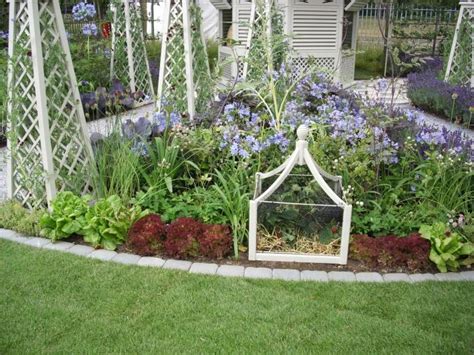 Vegetable gardens don't ned large amounts of space,with this tutorial. Garden Layout Ideas | The Old Farmer's Almanac