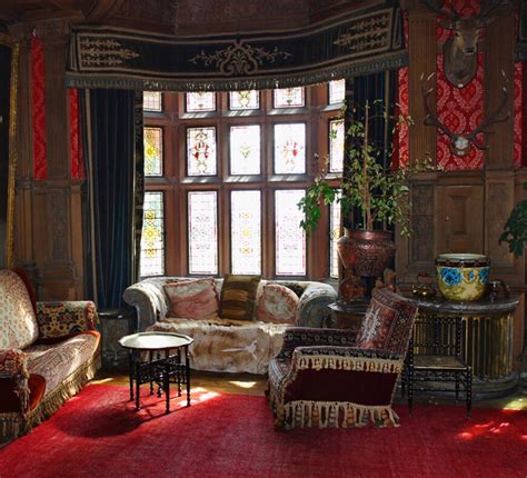 20 Living Room Design Ideas Featuring Antique Furniture
