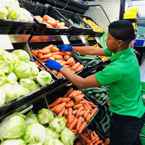 Tienen precios hiper mega elevados , 1 bolsita de albahaca 30 pesos. Supermercados La Colonia atiende en horarios habituales en ...