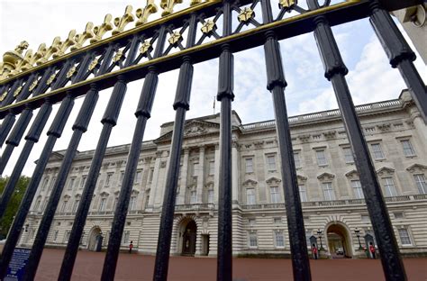 Buckingham Palace Intruder Was Convicted Murderer Dennis Hennessy Who