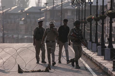 Curfew Continues After India Removes Kashmir Special Status Al Jazeera