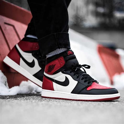 Giày Nam Air Jordan 1 Retro High Og Bred Toe 555088 610 Sneaker Daily