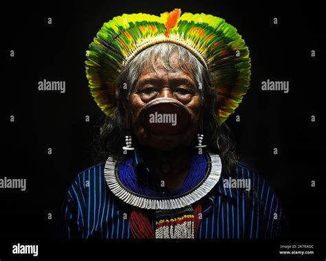Retrato De Cacique Raoni Metuktire Un Líder Indígena Brasileño Del Grupo étnico Del Pueblo
