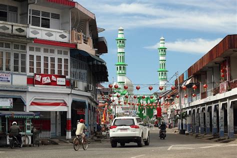 Pesona Masjid Raya Singkawang Di Tengah Kota Singkawang