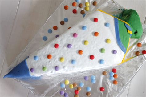 Du kannst mandelmilch einfach und schnell selber machen. Schultüten-Torte backen: Rezept und Ideen | Kuchen ...