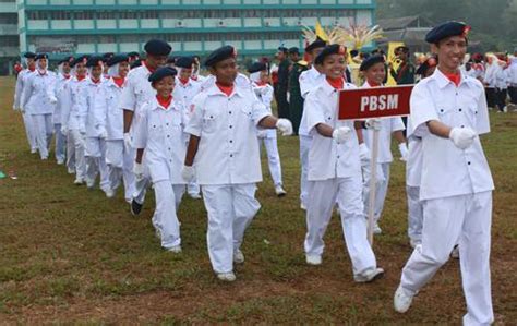 Lulus sijil pertolongan cemas asas lulus sijil pendidikan palang merah / bulan sabit merah memperolehi. 4480574328_01a0329345.jpg