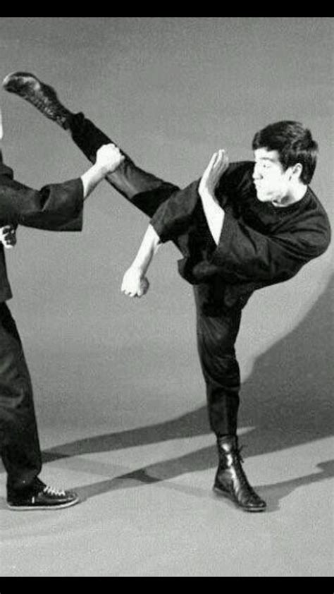 Bruce Lee Kick Pose