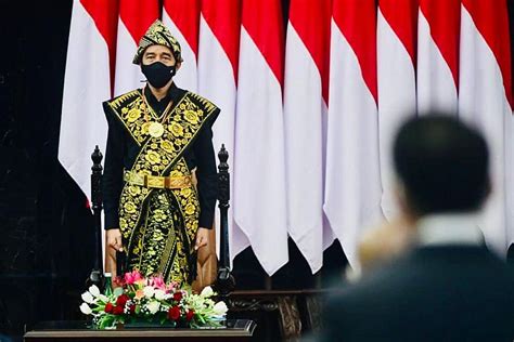 Aug 04, 2021 · baju adat ini terbuat dari bahan satin dan sutra yang lembut dengan sentuhan kain tenun khas sasak. Mengenal Baju Adat Suku Sabu NTT yang Dipakai Jokowi di ...