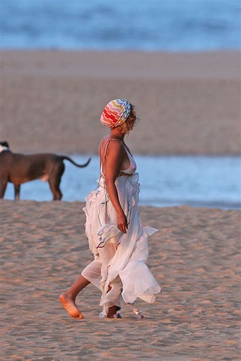 Beyonce At A Beach In Hawaii 06 23 2016 Hawtcelebs