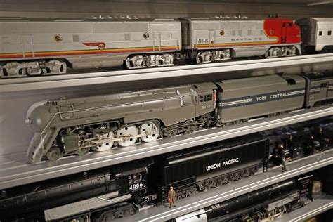 New Train N Gauge Die Cast Scale Model Display Case N Scale Other N