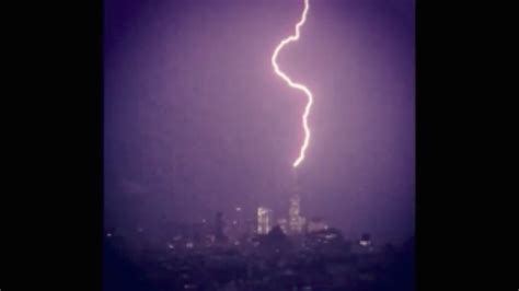 Watch Lightning Bolt Strikes One World Trade Center The Washington Post