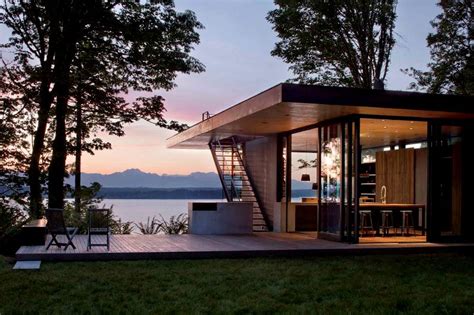 House On The Lake With Modern Architecture Digsdigs