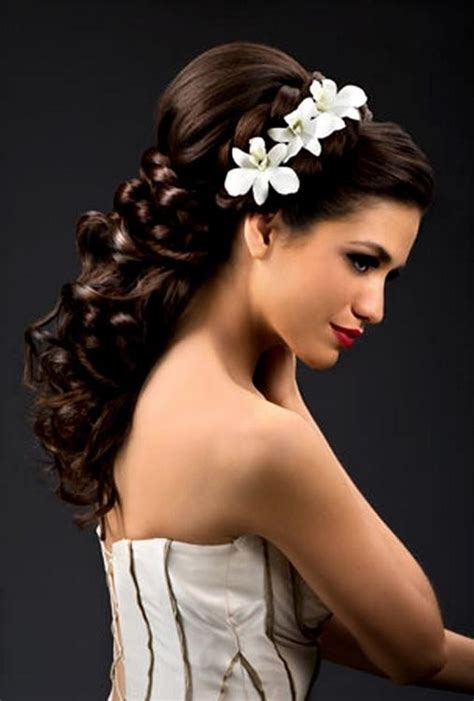 Pick The Best Ideas For Your Trendy Bridal Hairstyle