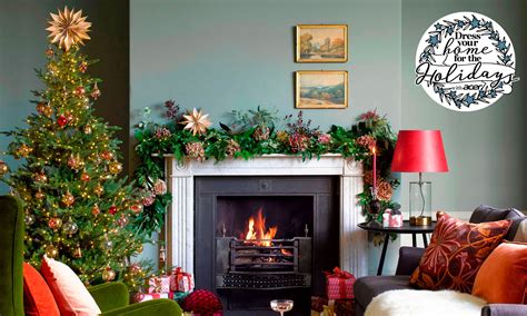 27 Christmas Living Room Decorating Ideas To Get You In The Festive Spirit