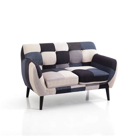 Un divano a 2 posti è perfetto per gli spazi più piccoli e da condividere con la tua persona speciale. Divano due posti in tessuto patchwork multicolore Morgad