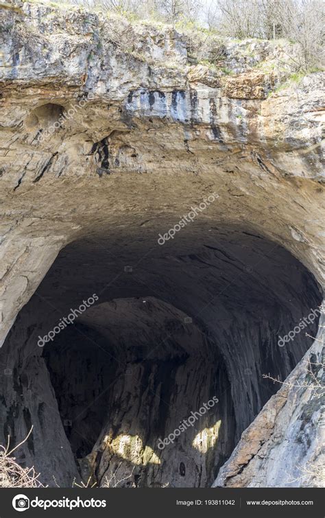 Big Cave With Amazing Colors — Stock Photo © Nikolay100 193811042