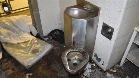 inside filthy and unsafe fulton county jail where inmate died covered in insects and donald