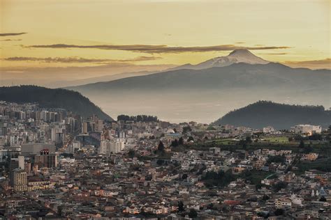 Pin On Quito Ciudad Hermosa Entre Valles Y Montañas