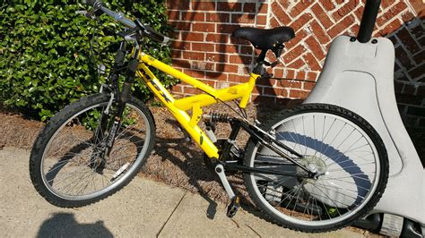 Mongoose Mgx Mountain Bicycle Mens 26 In 21 Speed Yellow