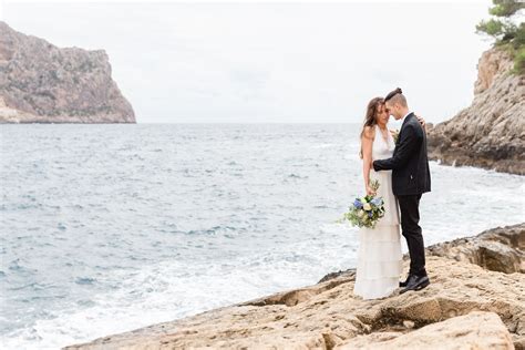 Boho und vintage brautkleider und brautmode kaufen vor den toren hamburgs, harburg in seevetal, winsen luhe, buchholz. mallorca-mona-berg-brautkleid-hamburg-vintage-boho ...