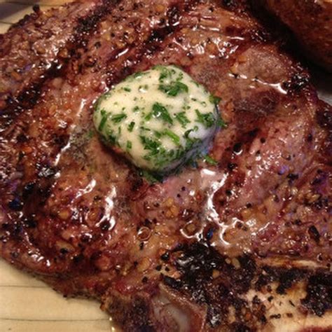 I recently got given a weber gourmet system with sear plate for my birthday rib eye steak, also known as scotch fillet steak doesn't need much more than a dash of olive oil along with good old salt and pepper. Perfect Rib Eye Steak | Receta | Recetas de comida, Comida ...