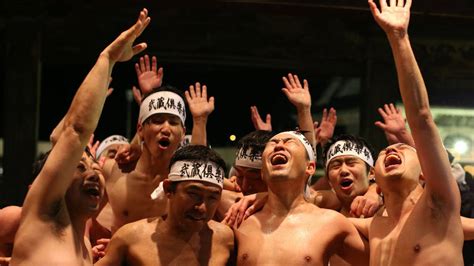 Japan S Saidaiji Eyo Near Naked Crowds Grasp Lucky Sticks With Both
