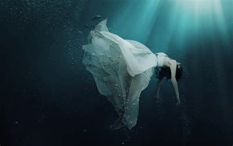 women underwater hd wallpapers desktop and mobile images and photos