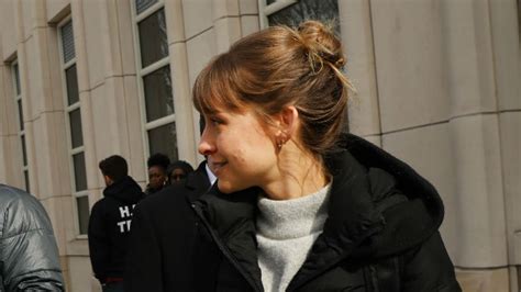Smallville Actress Allison Mack Pleads Guilty In Sex Cult Case Faces 40 Years In Prison