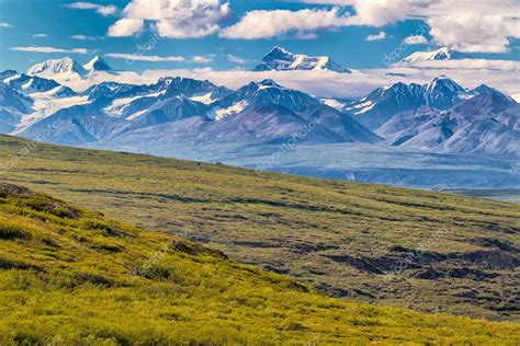 High Peaks Of The Central Alaska Range — Stock Photo © Jasontroutnut