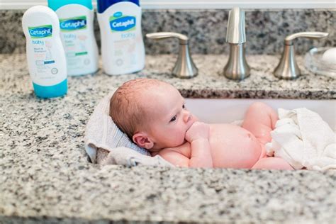 8 Tips For Baby S First Bath Baby Chick