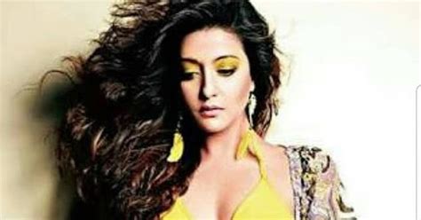 Hot Raima Sen Deep Cleavage Show Hot Sexy And Spicy Photography