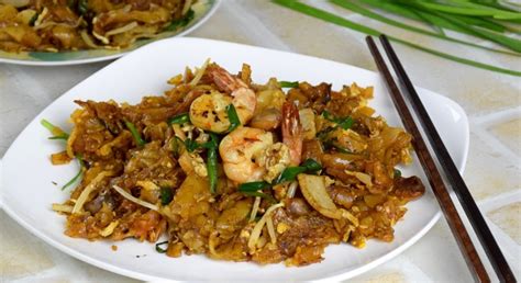 Char kway teow is the most popular dish of singapore, but it actually starts from malaysia but singaporeans modify its taste according to their taste with their special ingredients. Char Kuey Teow recipe- How to cook the authentic Penang ...