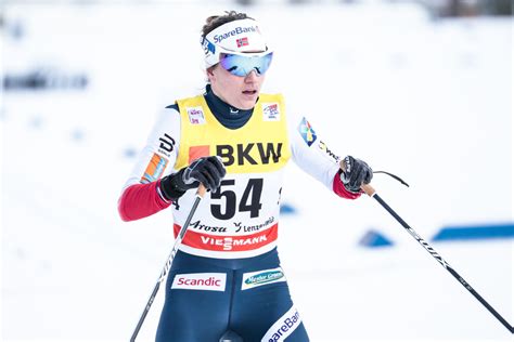 Och en i publiken trotsade avspärrningen och tog sig in på skidspåret… Heidi Weng prend les choses en main (ski-nordique.net)