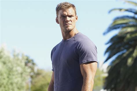Amazon Finds Its Jack Reacher In The Hunger Games Alan Ritchson Alan