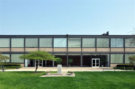 Mies Van Der Rohe Alumni Memorial Hall At Illinois Institute Of