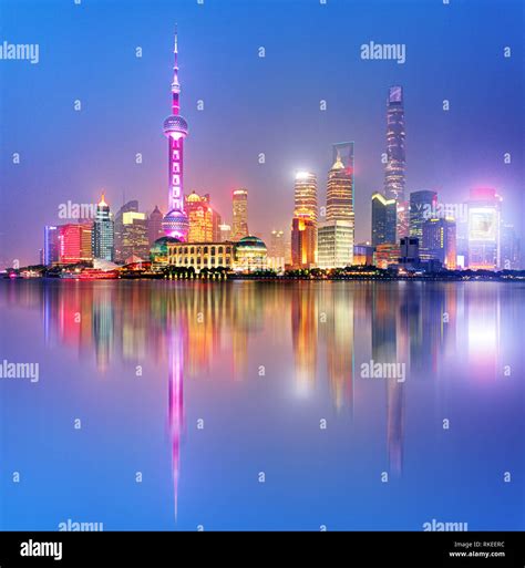 Shanghai Pudong Reflection River Hi Res Stock Photography And Images