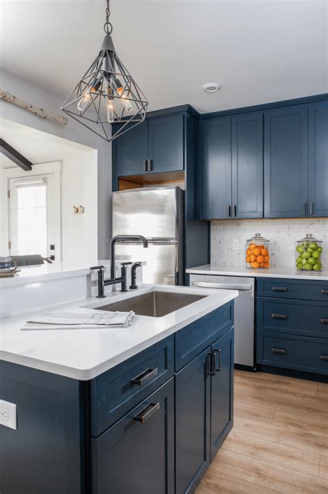 #kitchen idea of the day: Kitchen Trend: Navy Blue Cabinets - Scott McGillivray ...