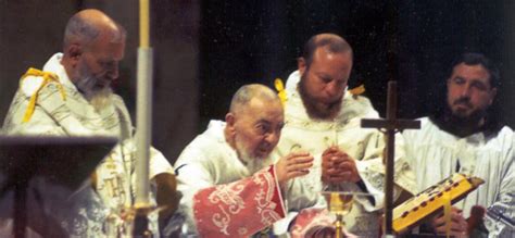 Padre Pio Da Pietralcina Ecco Perché Al Santo Si Chiusero