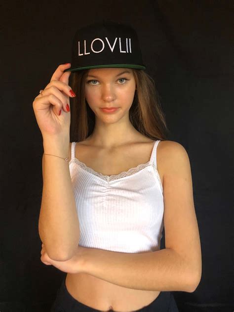 Laura X Instagram Mode Start Up Op 17 Nu Nieuw Llovlii Fiv Magazin