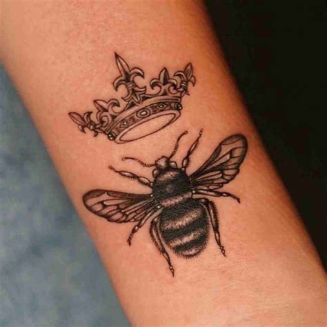 Buzzing And Fun Bee Tattoo Ideas By Tattoo Designers Tattoo Stylist