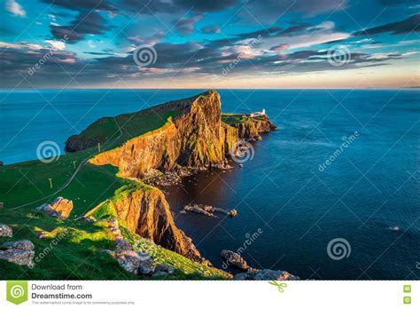Vuurtoren van neist point (nl) faro situado en el reino unido (es); Sunset At The Neist Point Lighthouse, Scotland Stock Image ...
