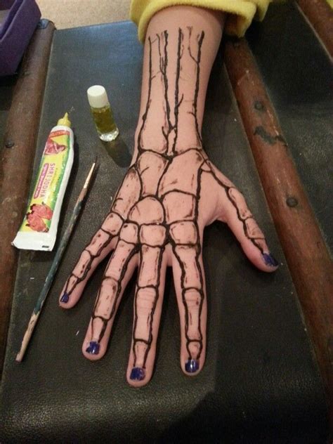 My first Henna tattoo After doing a patch/skin test I ... Nice and slow with easy instructions, you can comfortably watch this tutorial we suggest you take it a step further and draw another three on your own to solidify your new plenty of anime styles use more realistic designs.