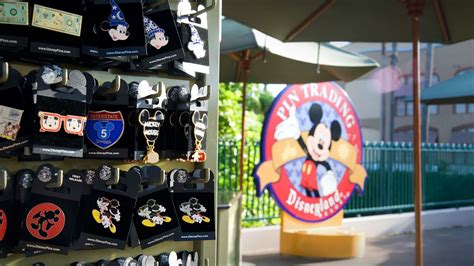 Disney Pin Trading Guide To Pin Trading At Disneyland Disney World